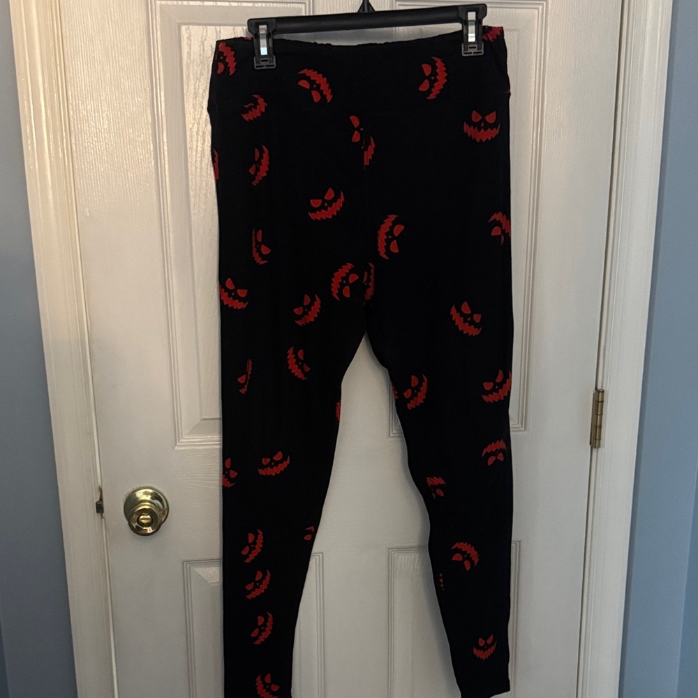 LuLaRoe Halloween Black Leggings with Orange Jack O Lanterns